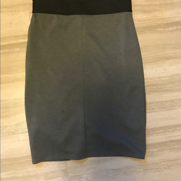 Cute gray and black pencil skirt in size medium - Picture 2 of 2